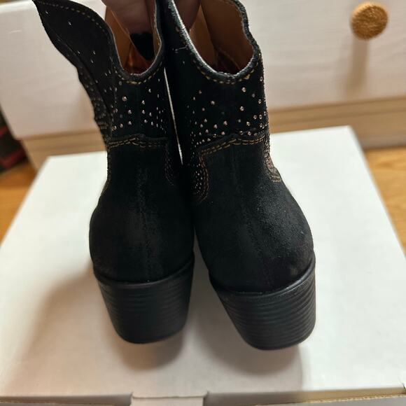 b. o. c. Black Studded Suede Boots Size 8.5 - Picture 6 of 8